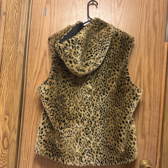 Ladies Vest faux fur, pockets, 2x, nice - Picture 3 of 4